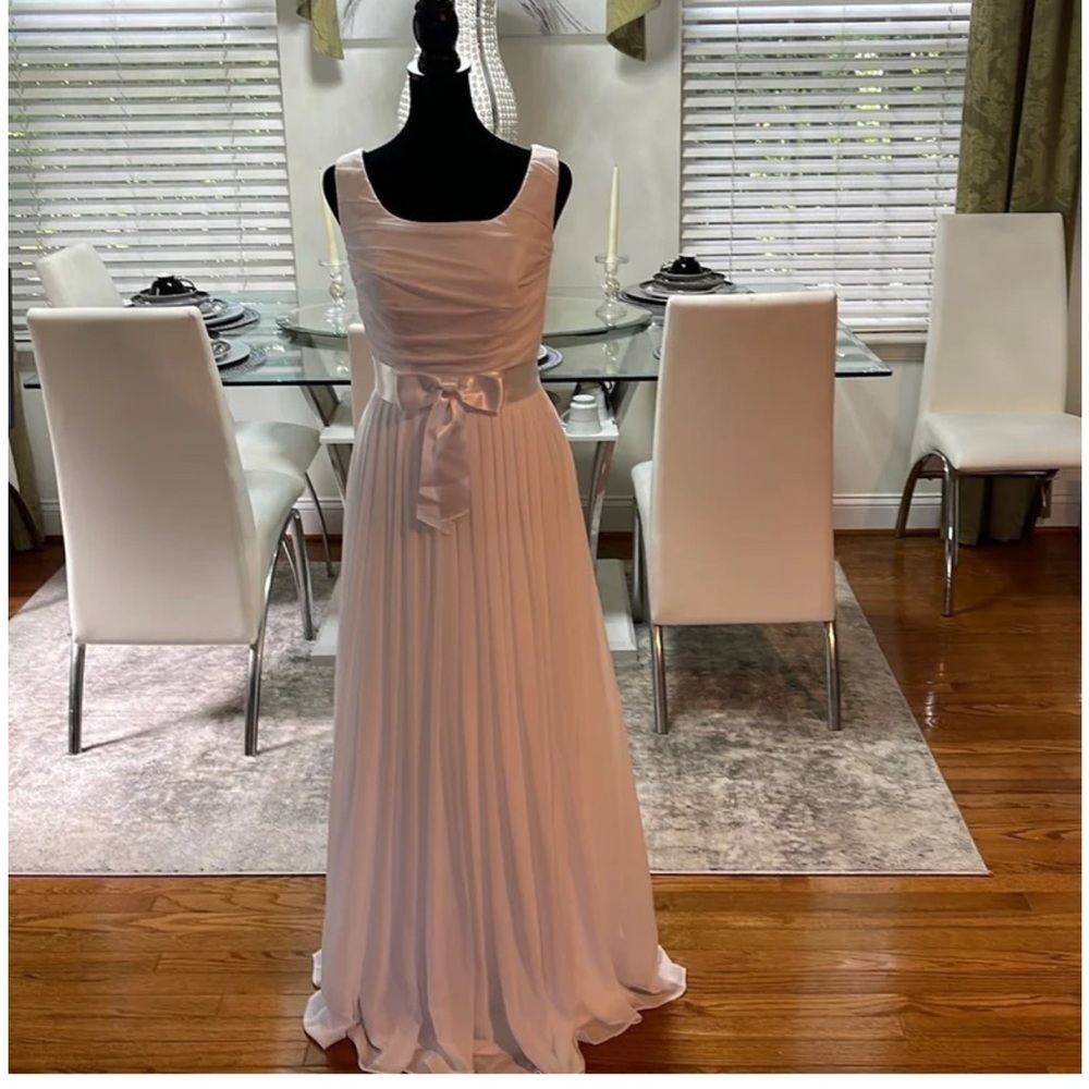 Chic White Maxi Dress with Bow Detail